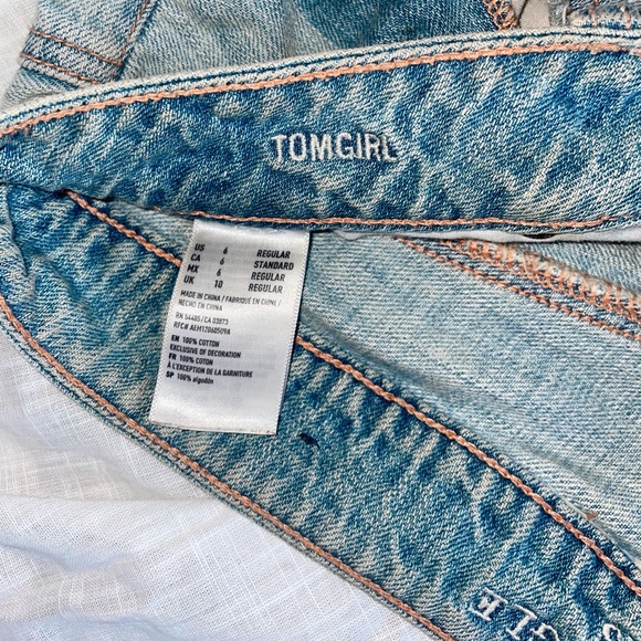American Eagle Tom-girl light wash ripped jeans - Picture 3 of 5